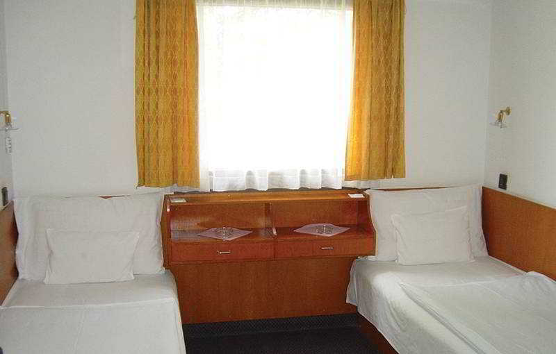 בודפשט Botel Hotel Lisa מראה חיצוני תמונה