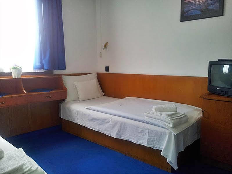 בודפשט Botel Hotel Lisa מראה חיצוני תמונה